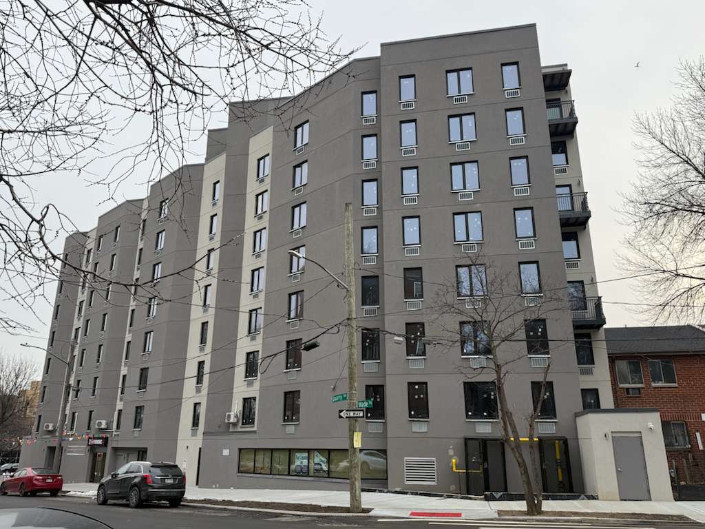 4BR apartment in Belmont